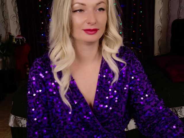 Fotky -Horny- Hi! My name is Lisa! Lovense on. Merry Christmas and Happy New Year! Cum together group and pvt @total 888 @sofar 38 @remain 850 rhinestone plug in the ass