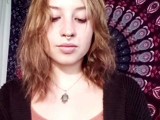 Vysílací screenshoty AdalynGlow
