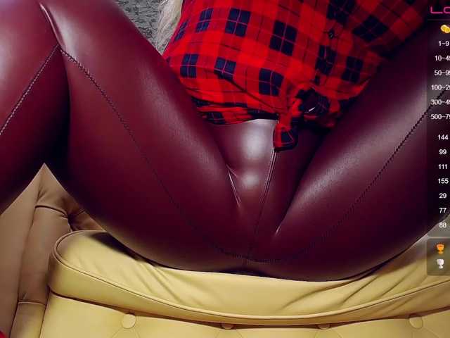 Fotky AdelleQueen "♥kiss the floor piece of ****!♥ #bbw #bigboobs #mistress #latex #heels #gorgeous