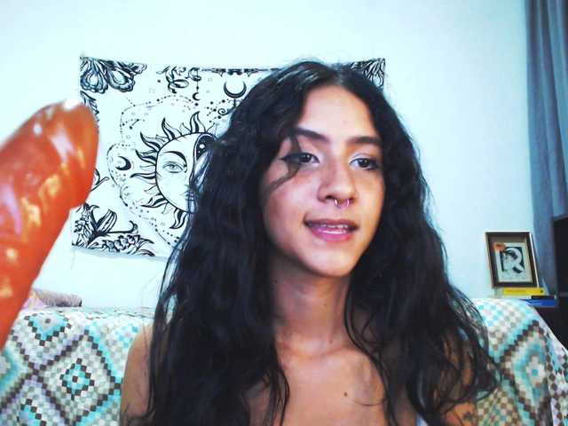 Fotky AlinaWoolf Heyy welcome to my room, im new model, dont forget follow me and tip if u like the show, hot private open! GOAL BOOTY TEASE + SPANKS DOGGY ❤