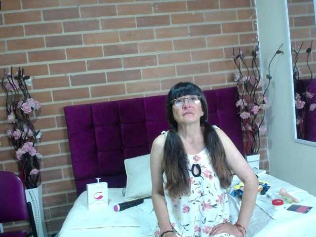 Fotky amanda-mature I'm #mature a little hot, if you have fantasies about older women you can fulfill them with me #hairy #skinny #fingering