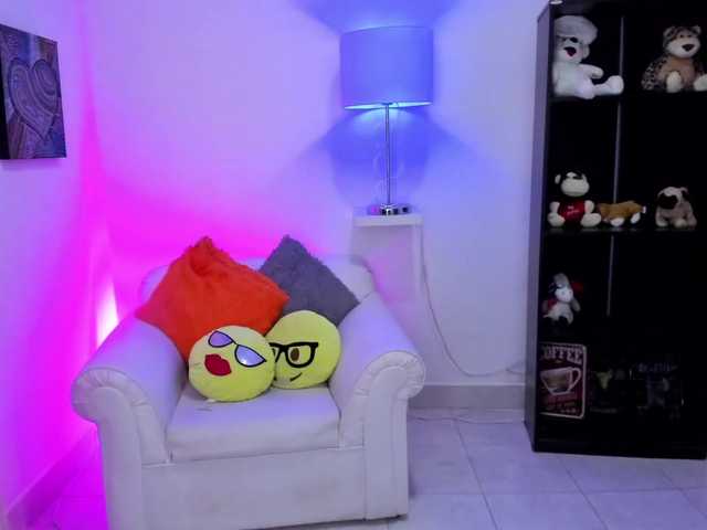 Vysílací screenshoty amy-stevenson