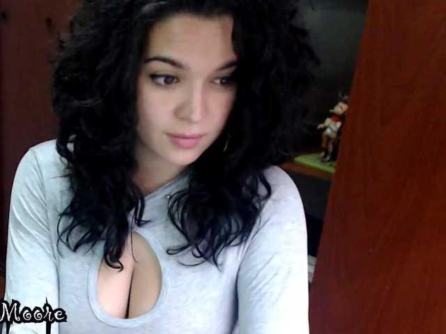 Vysílací screenshoty AmyMoore