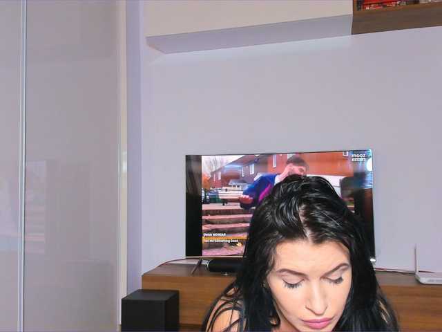 Fotky AnaBrown Hello! Welcome in my room! LUSH is ON! Let's have some fun together!