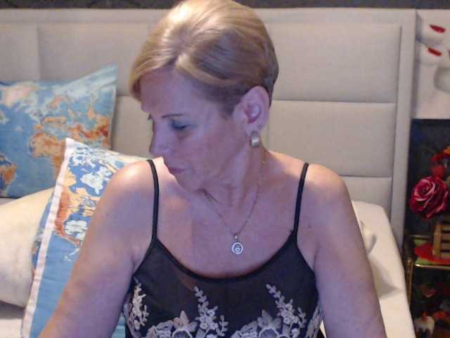 Fotky ANGELGRANNY welcom guys..pm..50 tk..pussy or ass..100..tits or feet..50..let s have fun