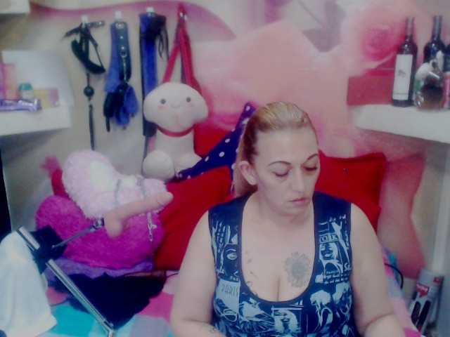 Fotky annysalazar I want to premiere my new toy come help me achieve my goal 100 tokens