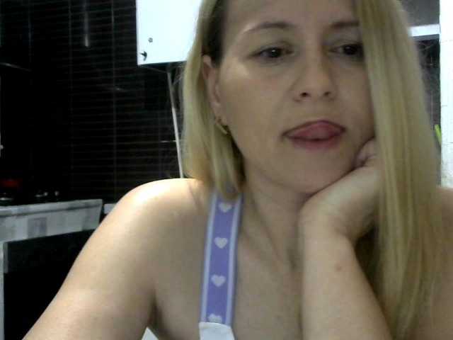 Fotky arianna_92 Hello guys...Welcome to my room!!!​​ lovense is on! @remain naked rub pussy !!!