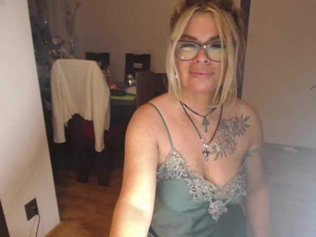 Fotky ArianeSexy Hello! Sexy milf here. TIP ME FOR FOLLOW.