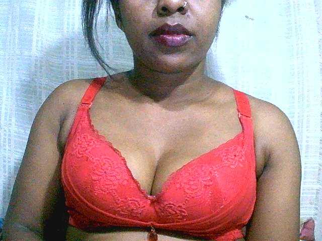 Fotky Asminah if you want me to do something to make you hard, send me advice on my menu and I will do your show with pleasure and I will also do a lot of private shows