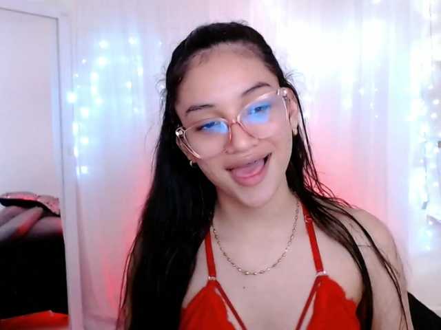 Fotky Aurora-walker Hii guys , Be welcome. want to play with me?❤ Goal = Show tits and oil ❤