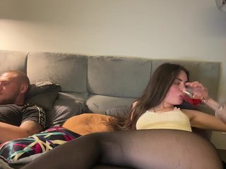 Erotický videochat babyymommyanddadyy