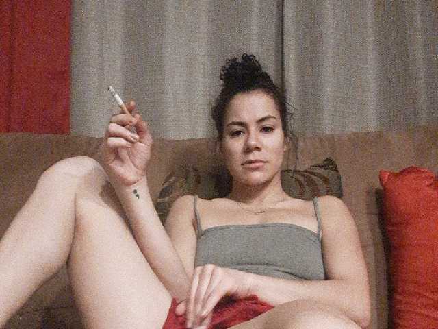 Fotky Bellasunmy smoking and talking with your Latina sis