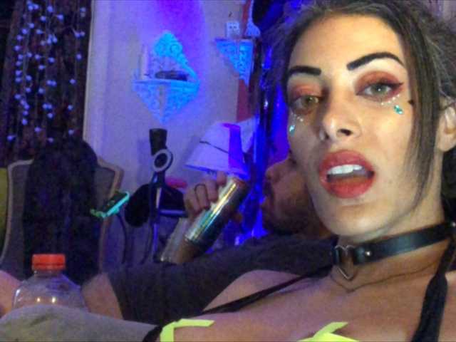 Fotky bemywifi1 #brunette #chat #topless #preshow #privateshow #fetish #feet #arab #tattoos #handcuffs #footfwtish #fingering #couple #toyplay #slim #fit #smalltits