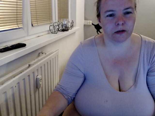 Fotky Bessy123 squirt group,lovense, play breasts play pussy, play ass + toy spy, group oil body, group. tits here 10, naked, body 20, squirt pvt, lovense spy