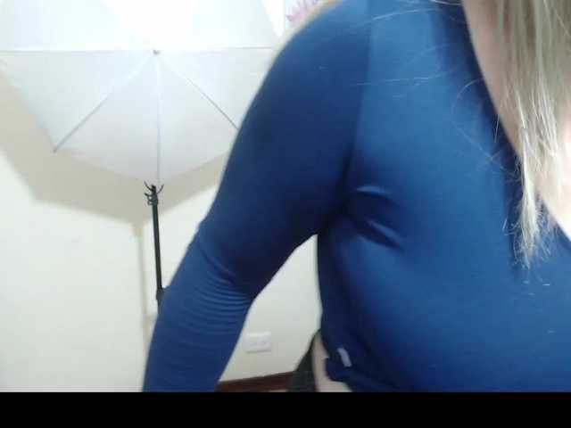 Fotky Candace69 ice show on tits