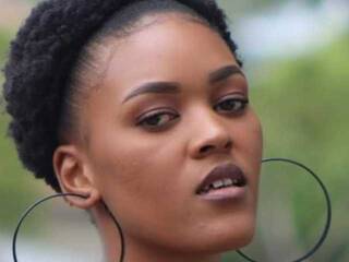 Erotický videochat Carry-Brie