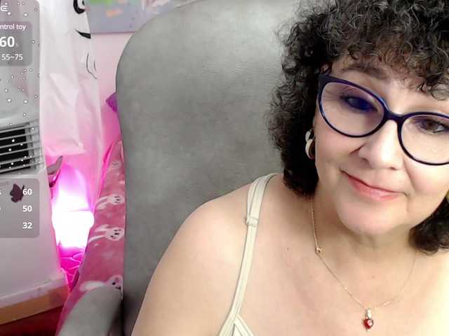 Fotky cataleya-mom mom horny play bogboobs and squirt for you