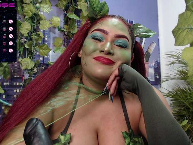 Fotky cloewilson HAPPY HALLOWEEN Today I want to inject my sexy poison @300 GOAL RACE! #costume #halloween #latina #squirt