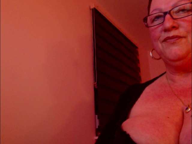 Fotky Connyat99 Make Mistress Conny happy with the vibration 201 ultra high kiss tits flash 80 tips guys kiss