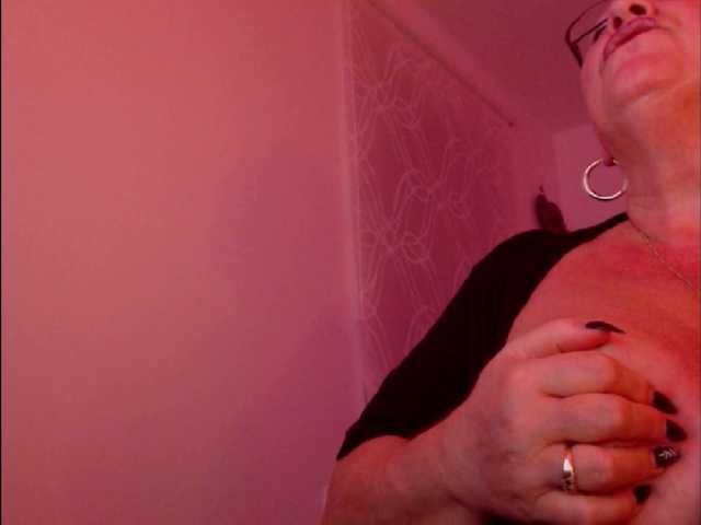 Fotky Connyat99 Make Mistress Conny happy with the vibration 201 ultra high kiss tits flash 80 tips guys kiss only german here B-DAY kiss