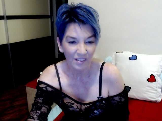 Fotky cornycamelia Welcome guys to my room ,Hoot Cougar play with me and lest cum toghter