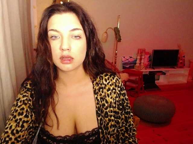 Fotky CroftLaraxxx #joi #cei #cbt #sexy #brunette #biglips #laracroft #bigboobs #boobs #roleplay #hot #dom #femdom #fetish