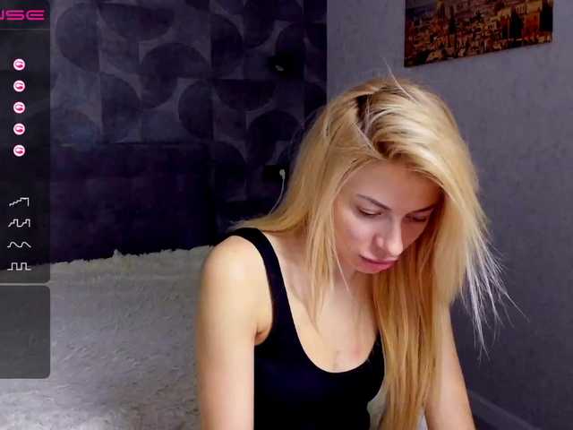 Fotky cuteblond122 Hi. I'm new here and I need fun and your attention and coins) I'm here for you)
