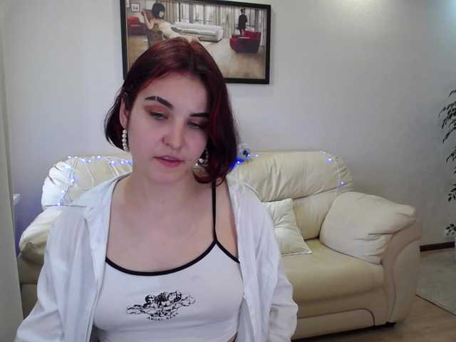 Fotky DizzyingCharm Hello guys! Happy see you in my room) Im first day here! Lets chat and have fun together! PVT ON) if you like my smile tip me 33 toks! kisses