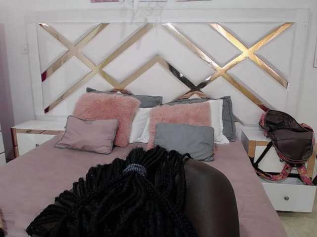 Fotky Ebony-Queen19 Welcome to my room I'm new I'm hot and ready for fun