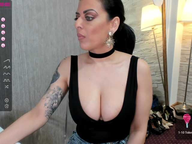 Fotky ElisaBaxter Hot MILF!!Ready for some fun ? @lush ! ! Make me WET with your TIPS !#brunette #milf #bigtits #bigass #squirt #cumshow #mommy @lovense #mommy #teen #greeneyes #DP #mom