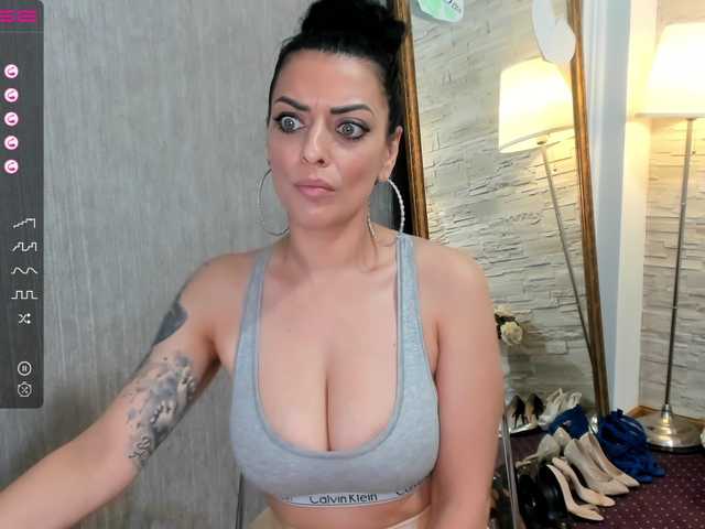Fotky ElisaBaxter Hot MILF!!Ready for some fun ? @lush ! ! Make me WET with your TIPS !#brunette #milf #bigtits #bigass #squirt #cumshow #mommy @lovense #mommy #teen #greeneyes #DP #mom