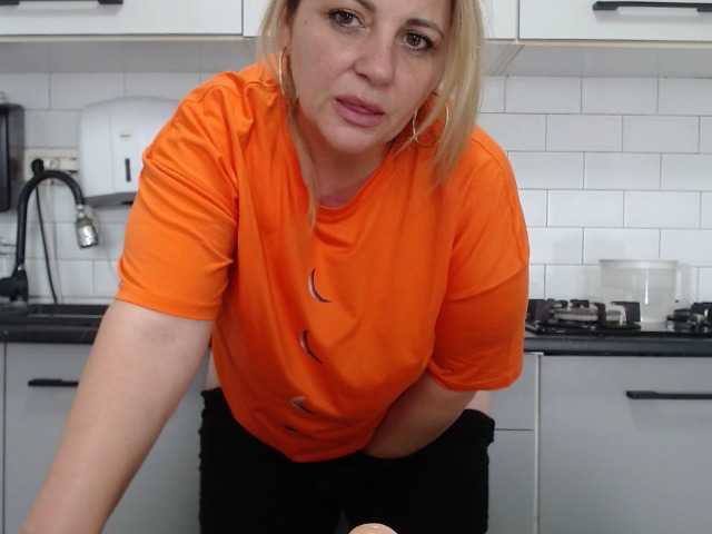 Fotky EllaSwan #mommy#milf#mature#bigass#bigboobs# @total squirt at goal @total @sofar @remain