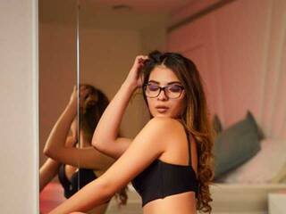 Erotický videochat Emili-Roose