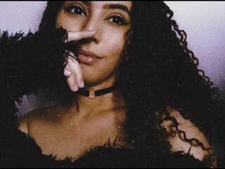 Erotický videochat Emily-Gray