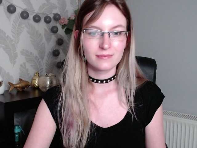 Fotky EmmaHeart #chat #flirt #instructions #joi #cockrate #dirtytalk #domination #non-nude #roleplay #mistress #feet #armpits