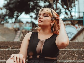 Erotický video chat Erza-Scarlett