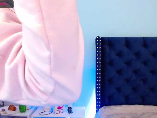 Fotky EvelynTomson 'CrazyGoal': let's play and enjoy my delicious juices ♥ at ride dildo + squirt #squirt #pussy #daddy #18 #teen @ 299