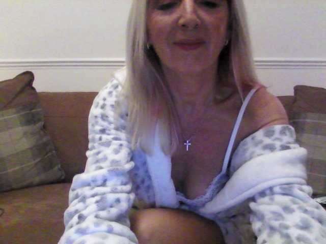 Fotky farfallaxx sit in my room and don't speak just demand is very boring...***at and lets have some fun times xxx