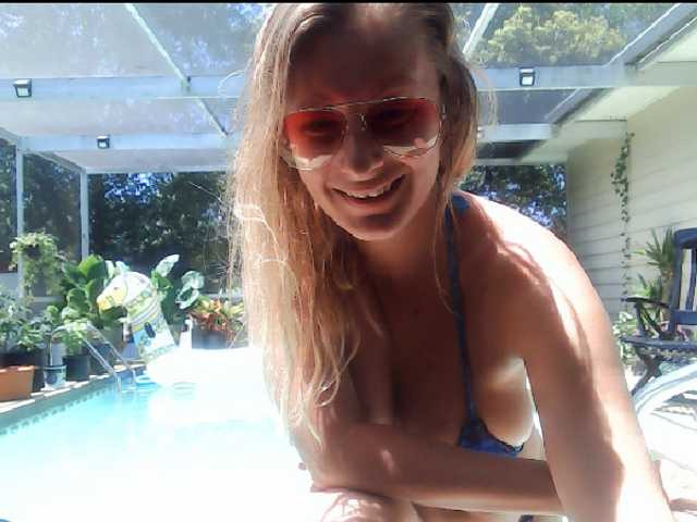 Fotky GamerQueen HAI Lush on Lets play @Goal Topless dance and Jump in pool 1960