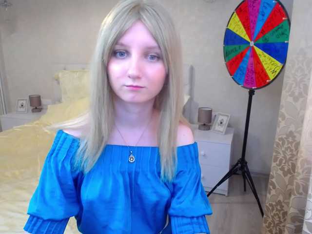 Fotky YourDesserte Hello guys! Welcome to my room) Lets chat and have fun together! PVT-GRP On for you) spin wheel for 100! hot show with a wet t-shirt!