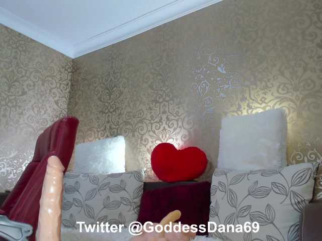 Fotky GoddessDana Squirt at Goal !!! Private Open 20 any flash 50 finger - finger pussy 100 ride dildo 150 ride torso 200 c2c or private 300 change my outfit 400 full naked and oil 1000 be my hero and make my day