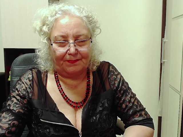 Fotky GrannyWants all shows in clothes only for tokens.. undress only in private