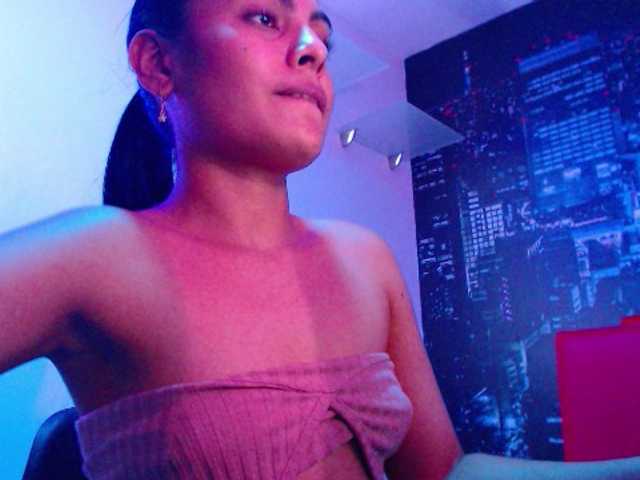 Fotky hailyscot hello welcome to my living room #IamColombian #21years #brunette #longhair #naturalbody #single #height1.58 my god # blackeyes #smalltits