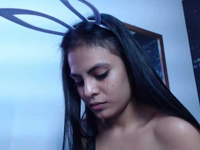 Fotky hailyscot hello welcome to my living room #IamColombian #21years #brunette #longhair #naturalbody #single #height1.58 my god # blackeyes #smalltits