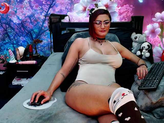 Fotky Hanna-Luna Welcome to my room, enjoy it with me: menu tips All neked 195tks, Lush control for 30 minutes 999tks, Show feet 30 tks, Show pussy 100tks, Show boobs 95tks, Fingers pussy 200tks, Dildo pussy 300tks, Squirt 380tks, Doggy style 55tks, Anal 600tks, C2c 50tk