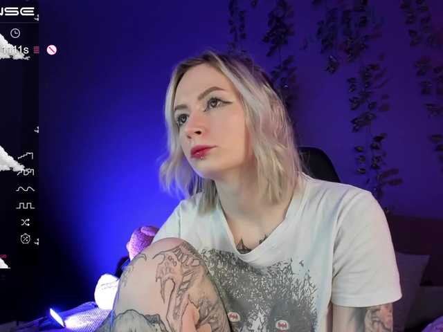 Fotky HelenCarter lets play hehe :D tip menu and pvt open! #tattoo #blond #ohmibod #anal #french