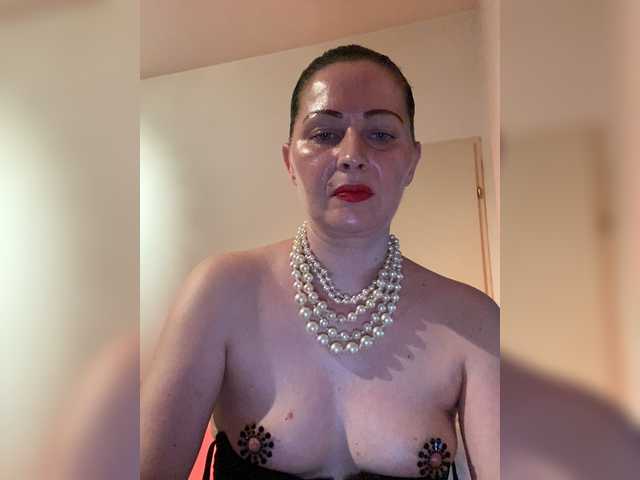 Fotky hotlady45 Private Show!! Lick your lips - 20 Tokens Make me horny - 40 Tokens Massages the breasts - 60 Tokens Blow the dildo - 80 Tokens Massage nipples with a dildo - 65 Tokens