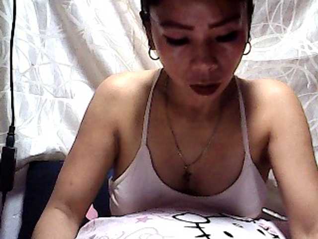 Fotky HotMamaPINAY flash tits 20 flash pussy 50 flash ass 25 feet 15 naked 200 open cam 10