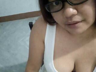 Erotický videochat hotYASSI4U