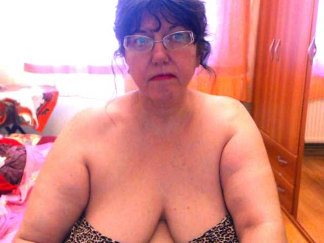 Vysílací screenshoty HugeTitsXXX